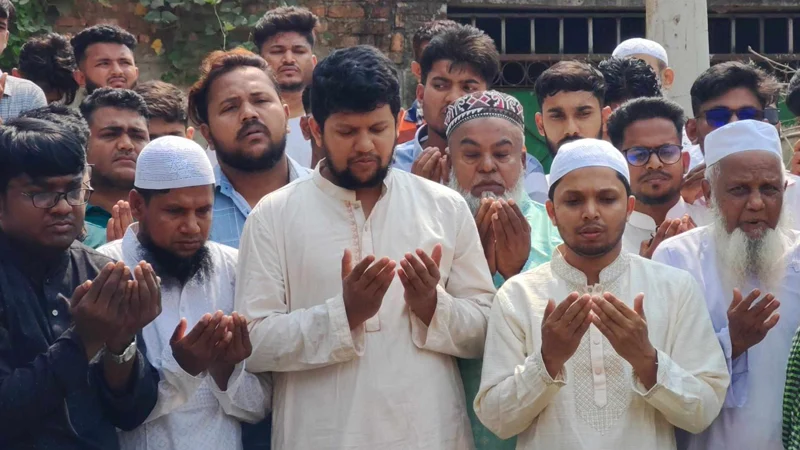 চরমপন্থা নিয়ে সতর্কতায় কাজ না হলে সরকার অবশ্যই হার্ডলাইনে যাবে: তথ্য উপদেষ্টা